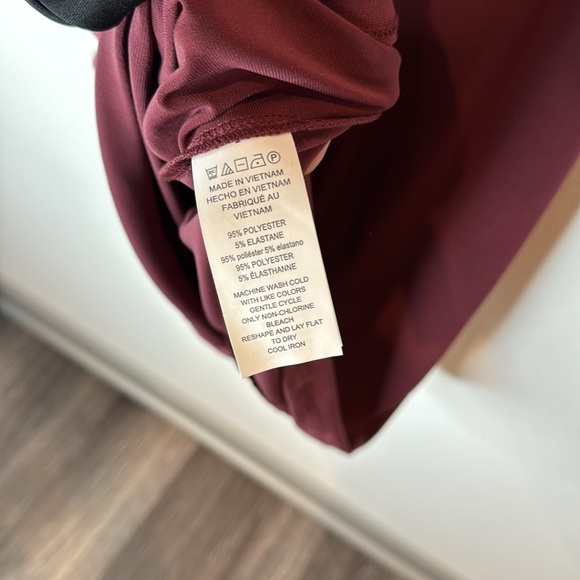 💜🤩 Michale Kors Merlot Halter Dress W/ Gold Chain Straps 💜🤩 - Picture 8 of 12